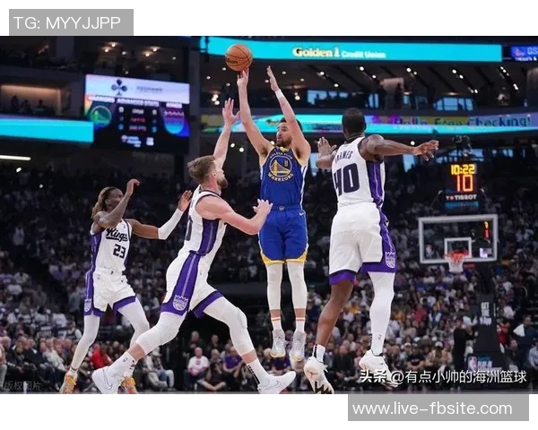 克莱半场表现出色三分球完美命中助力球队进攻火力全开